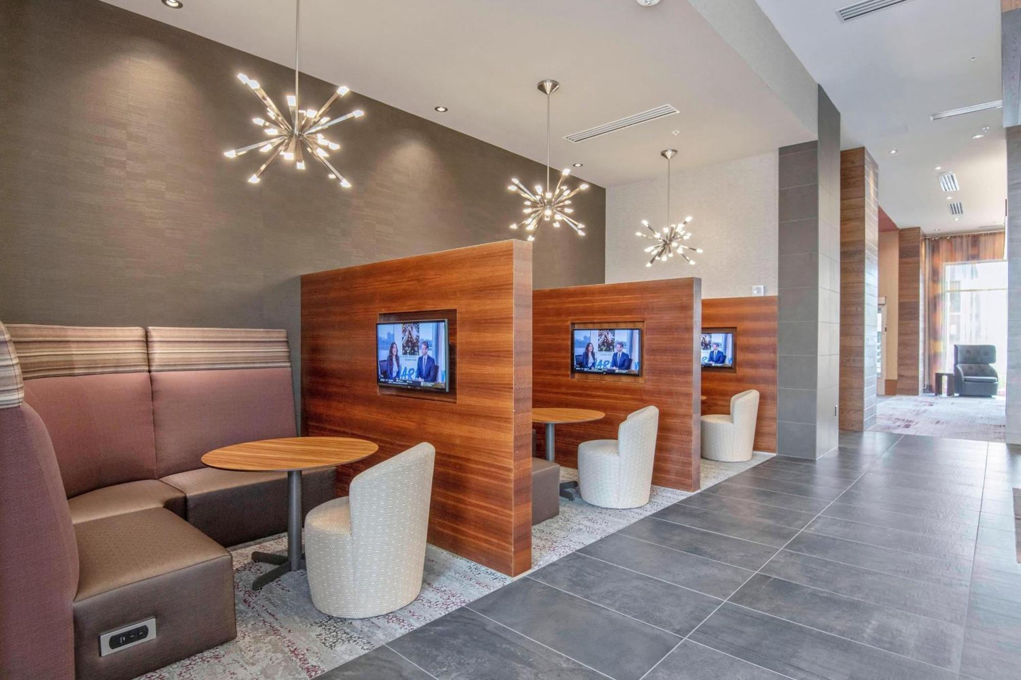 Courtyard By Marriott Raleigh Cary/Parkside Town Commons Hotel Ngoại thất bức ảnh